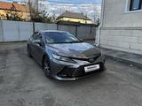 Toyota Camry 2023 года за 17 800 000 тг. в Костанай