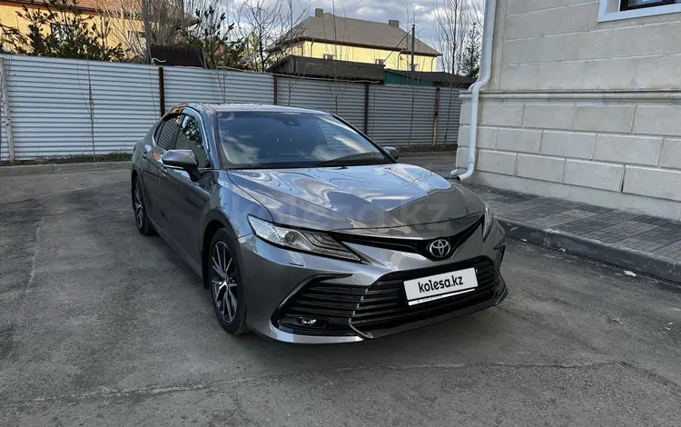 Toyota Camry 2023 года за 17 800 000 тг. в Костанай