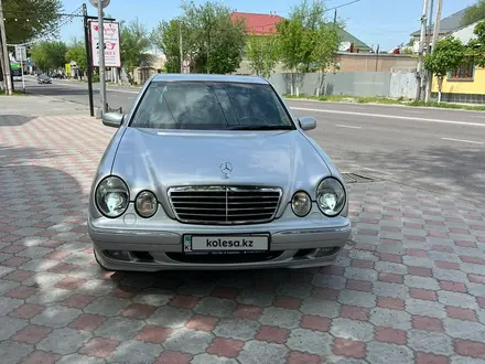 Mercedes-Benz E 320 1999 года за 6 500 000 тг. в Шымкент – фото 2