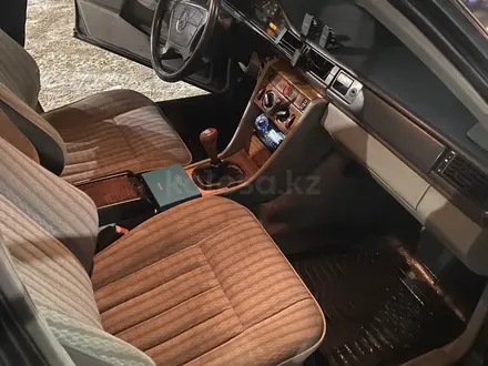 Mercedes-Benz E 220 1993 года за 1 400 000 тг. в Астана – фото 11