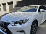 Lexus ES 300h 2017 года за 15 700 000 тг. в Караганда – фото 2