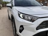 Toyota RAV4 2020 года за 16 300 000 тг. в Актобе