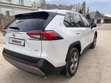 Toyota RAV4 2020 года за 16 300 000 тг. в Актобе – фото 4