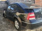 Volkswagen Jetta 2004 года за 400 000 тг. в Актау – фото 2
