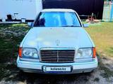 Mercedes-Benz E 320 1994 года за 2 280 000 тг. в Алматы