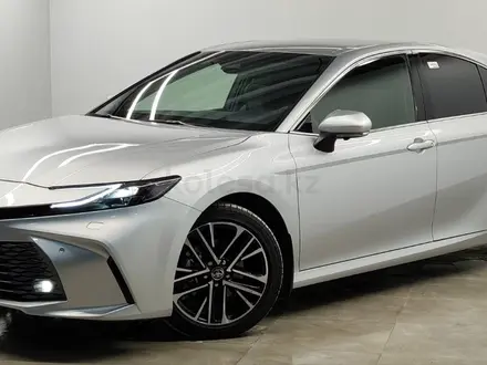 Toyota Camry Luxe 2025 года за 21 000 000 тг. в Алматы