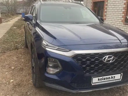 Hyundai Santa Fe 2020 года за 15 100 000 тг. в Уральск