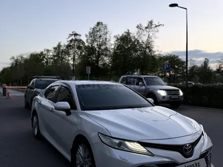 Toyota Camry 2019 года за 13 850 000 тг. в Шымкент – фото 3