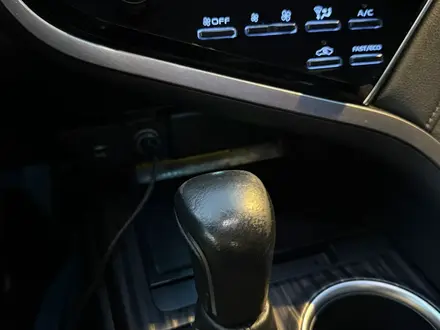 Toyota Camry 2019 года за 13 850 000 тг. в Шымкент – фото 14