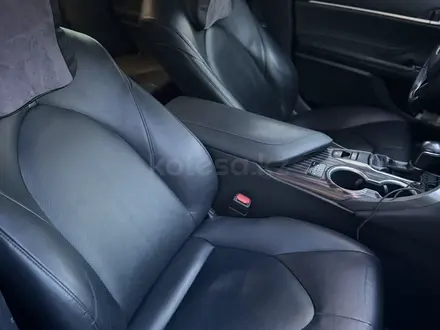 Toyota Camry 2019 года за 13 850 000 тг. в Шымкент – фото 23