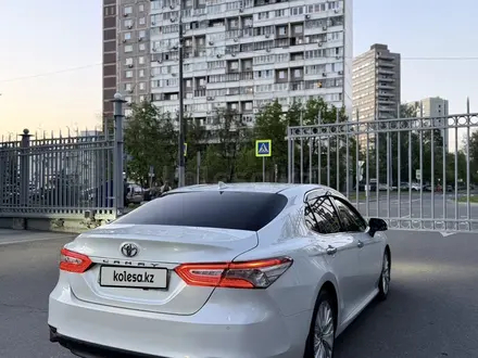 Toyota Camry 2019 года за 13 850 000 тг. в Шымкент – фото 4