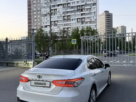 Toyota Camry 2019 года за 13 850 000 тг. в Шымкент – фото 6