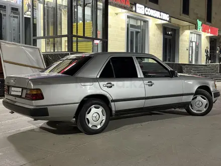 Mercedes-Benz E 200 1985 года за 1 600 000 тг. в Туркестан – фото 10