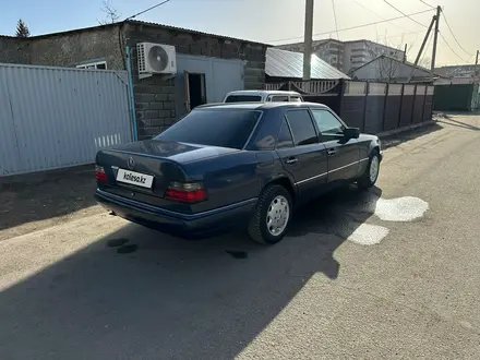 Mercedes-Benz E 220 1994 года за 1 580 000 тг. в Павлодар – фото 3