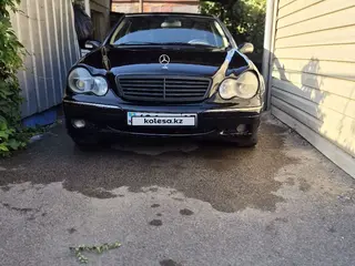 Mercedes-Benz C 240