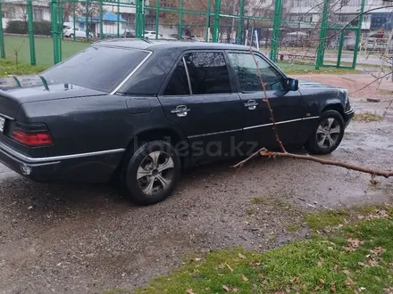 Mercedes-Benz E 200 1991 года за 830 000 тг. в Тараз – фото 3