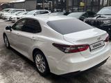 Toyota Camry 2023 года за 17 200 000 тг. в Алматы – фото 2