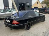 Mercedes-Benz S 500 1999 года за 3 200 000 тг. в Актобе – фото 2