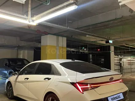 Hyundai Elantra 2023 года за 7 700 000 тг. в Алматы – фото 3