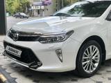 Toyota Camry 2017 годаfor14 900 000 тг. в Шымкент – фото 2