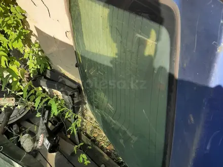 Крышка багажника хетчбек Ford Escort за 30 000 тг. в Семей – фото 2
