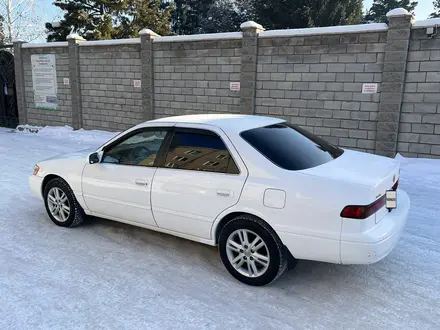 Toyota Camry 1998 года за 3 800 000 тг. в Алматы – фото 2