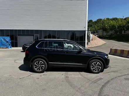 Volkswagen Tiguan 2018 года за 10 300 000 тг. в Алматы – фото 2