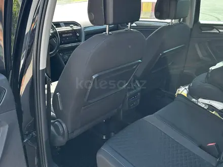 Volkswagen Tiguan 2018 года за 10 300 000 тг. в Алматы – фото 10