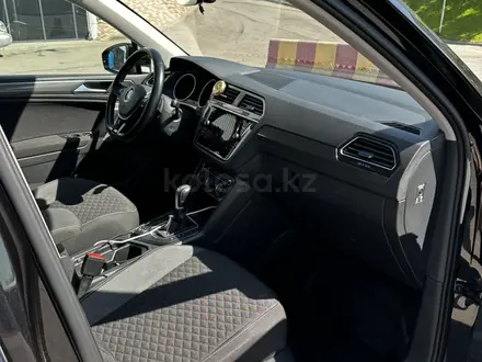 Volkswagen Tiguan 2018 года за 10 300 000 тг. в Алматы – фото 12