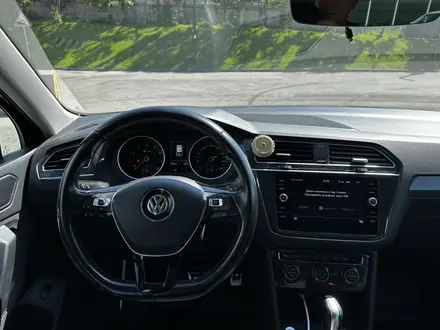 Volkswagen Tiguan 2018 года за 10 300 000 тг. в Алматы – фото 15