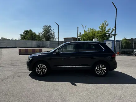 Volkswagen Tiguan 2018 года за 10 300 000 тг. в Алматы – фото 6