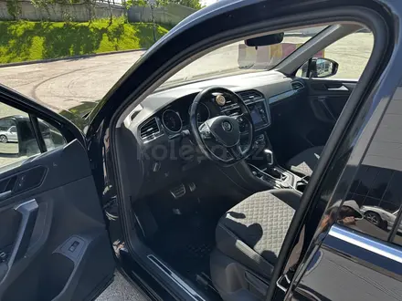 Volkswagen Tiguan 2018 года за 10 300 000 тг. в Алматы – фото 9