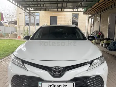 Toyota Camry 2020 года за 13 000 000 тг. в Алматы – фото 3