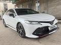 Toyota Camry 2020 года за 13 450 000 тг. в Алматы – фото 2