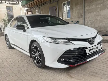 Toyota Camry 2020 года за 13 000 000 тг. в Алматы – фото 2