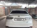 Toyota Camry 2020 года за 13 450 000 тг. в Алматы – фото 4