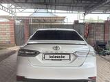 Toyota Camry 2020 года за 13 450 000 тг. в Алматы – фото 4