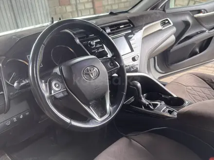 Toyota Camry 2020 года за 13 000 000 тг. в Алматы – фото 6