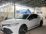 Toyota Camry 2020 года за 13 450 000 тг. в Алматы – фото 5