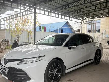 Toyota Camry 2020 года за 13 000 000 тг. в Алматы – фото 5