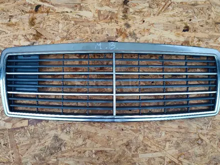 Решетка радиатора Мерседес w202 цешка за 30 000 тг. в Алматы