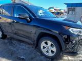 Toyota RAV4 2021 года за 17 500 000 тг. в Павлодар – фото 2