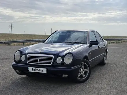 Mercedes-Benz E 280 1998 года за 3 850 000 тг. в Атырау