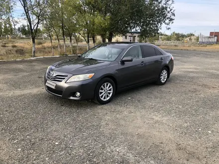 Toyota Camry 2010 года за 4 900 000 тг. в Актобе – фото 2