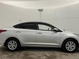 Hyundai Accent 2017 годаүшін5 640 000 тг. в Актобе – фото 4