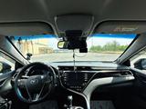 Toyota Camry 2020 года за 15 900 000 тг. в Атырау – фото 5