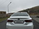 Toyota Camry 2021 года за 15 500 000 тг. в Шымкент – фото 4