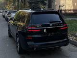 BMW X7 2022 года за 55 500 000 тг. в Алматы – фото 2