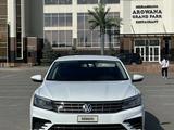 Volkswagen Passat 2016 года за 3 900 000 тг. в Актобе