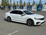 Volkswagen Passat 2016 года за 3 900 000 тг. в Актобе – фото 4